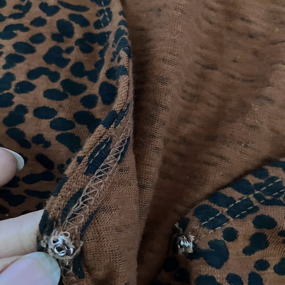 ππ€πLeopard Surplice Topππ€π - Picture 3 of 11